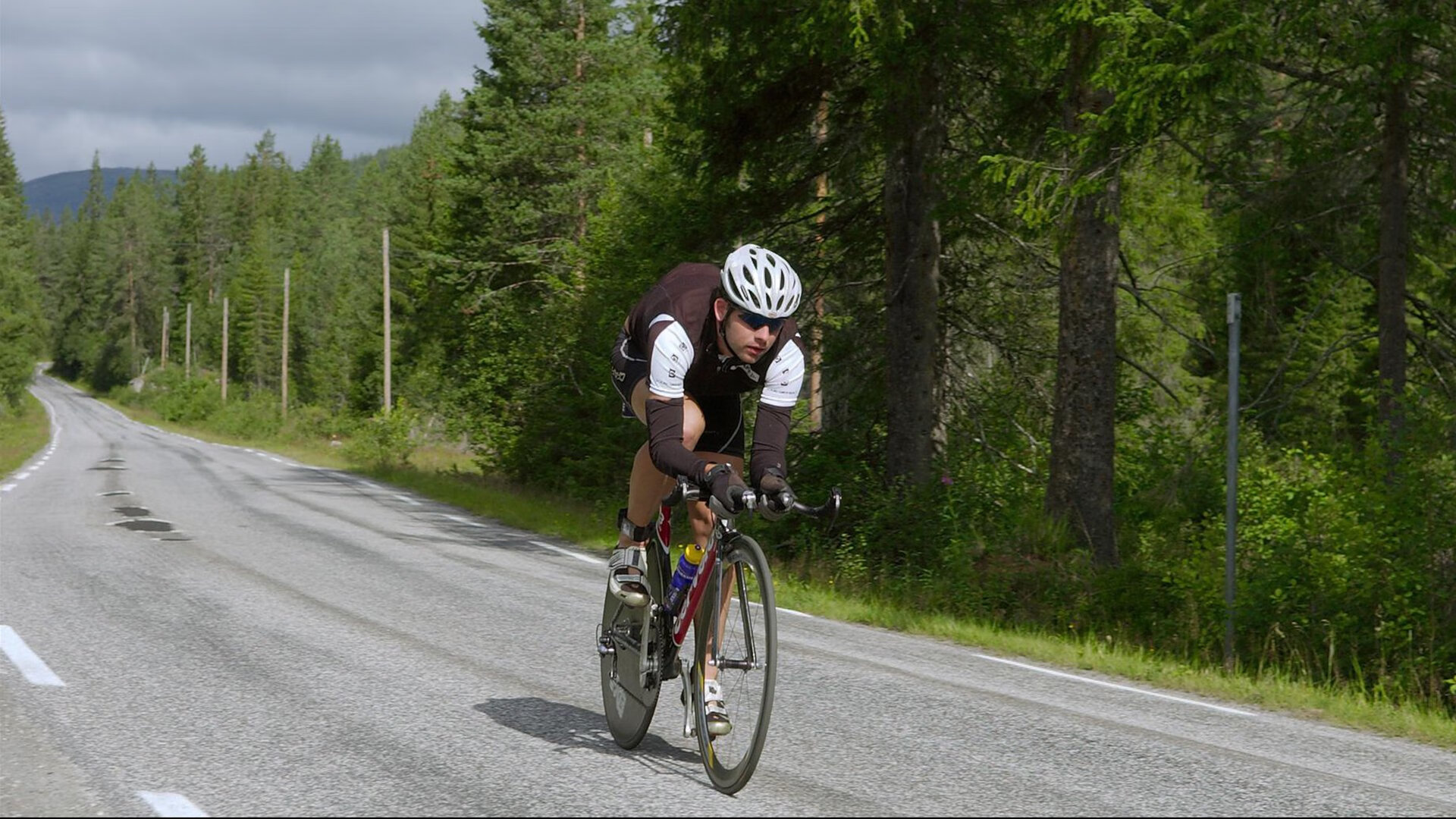 呼吸节奏稳定,技术动作连贯性佳,动作和呼吸节奏如何配合